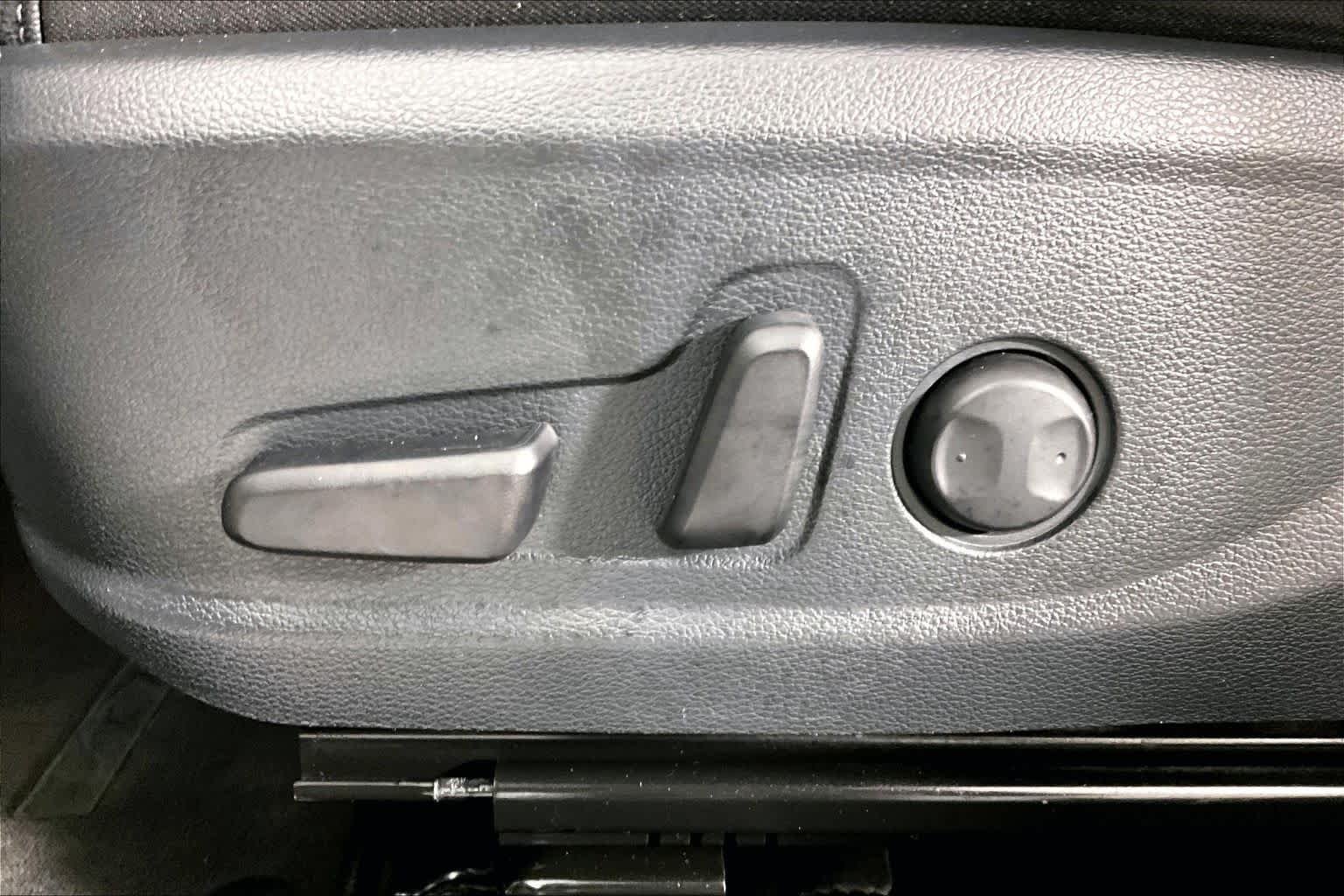 Used 2020 Snow White Pearl Kia EX image 30