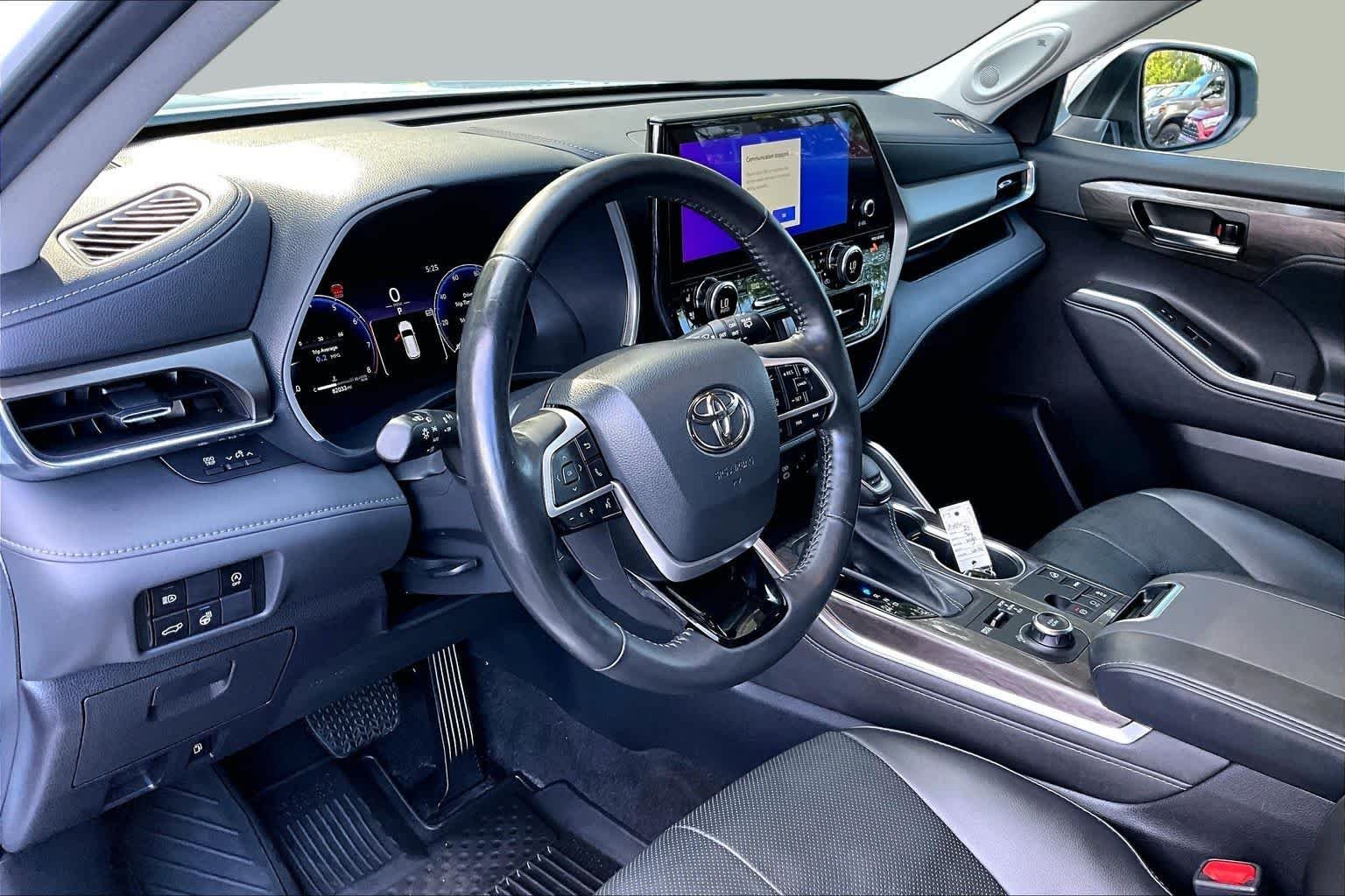 Used 2023 Wind Chill Pearl Toyota Limited image 17