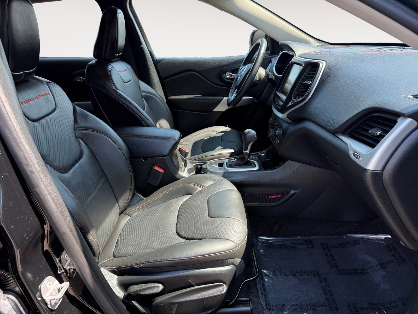 Used 2018 Diamond Black Jeep Trailhawk image 19