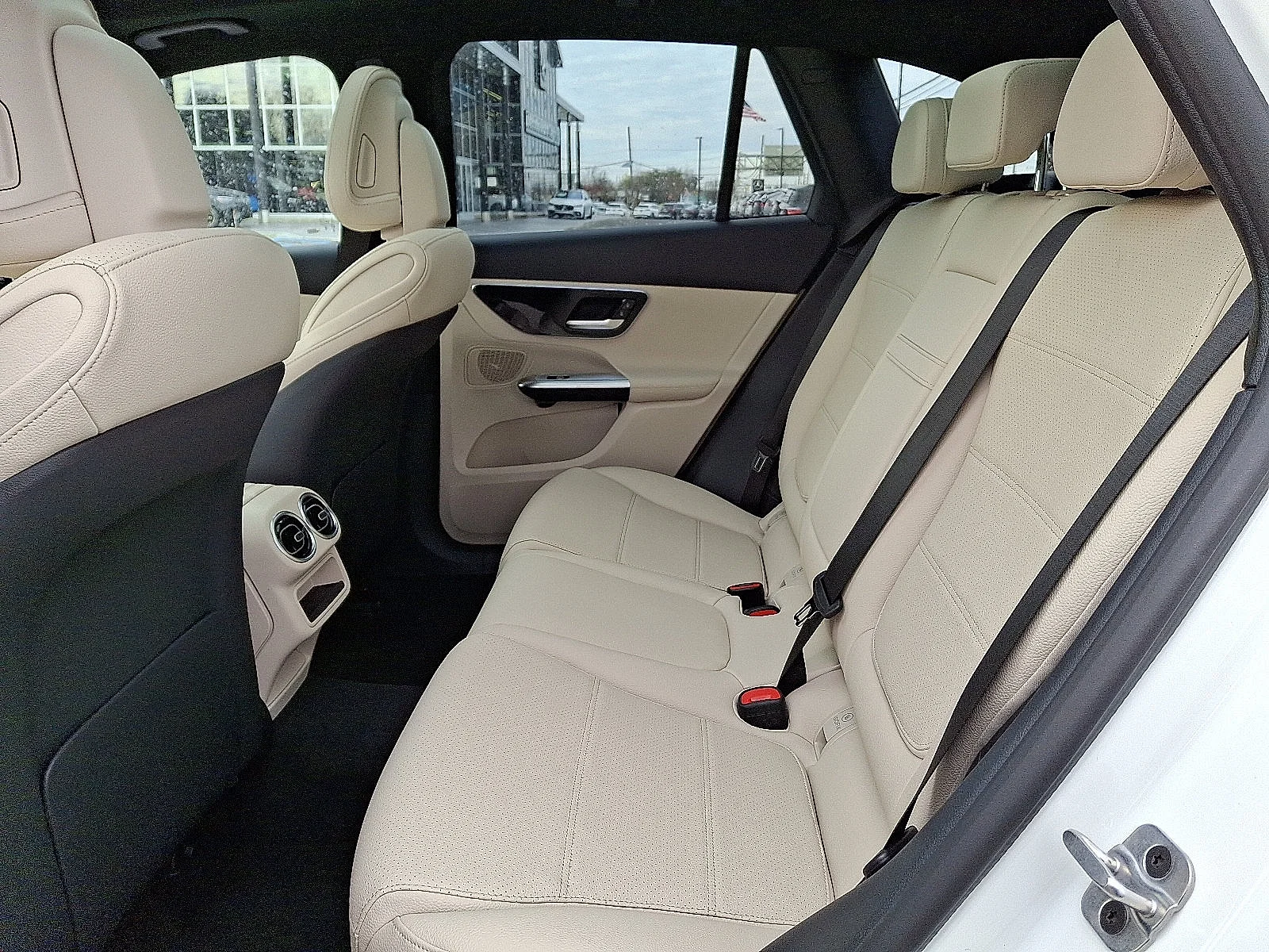 Used 2026 Polar White Mercedes-Benz GLC 300 image 6
