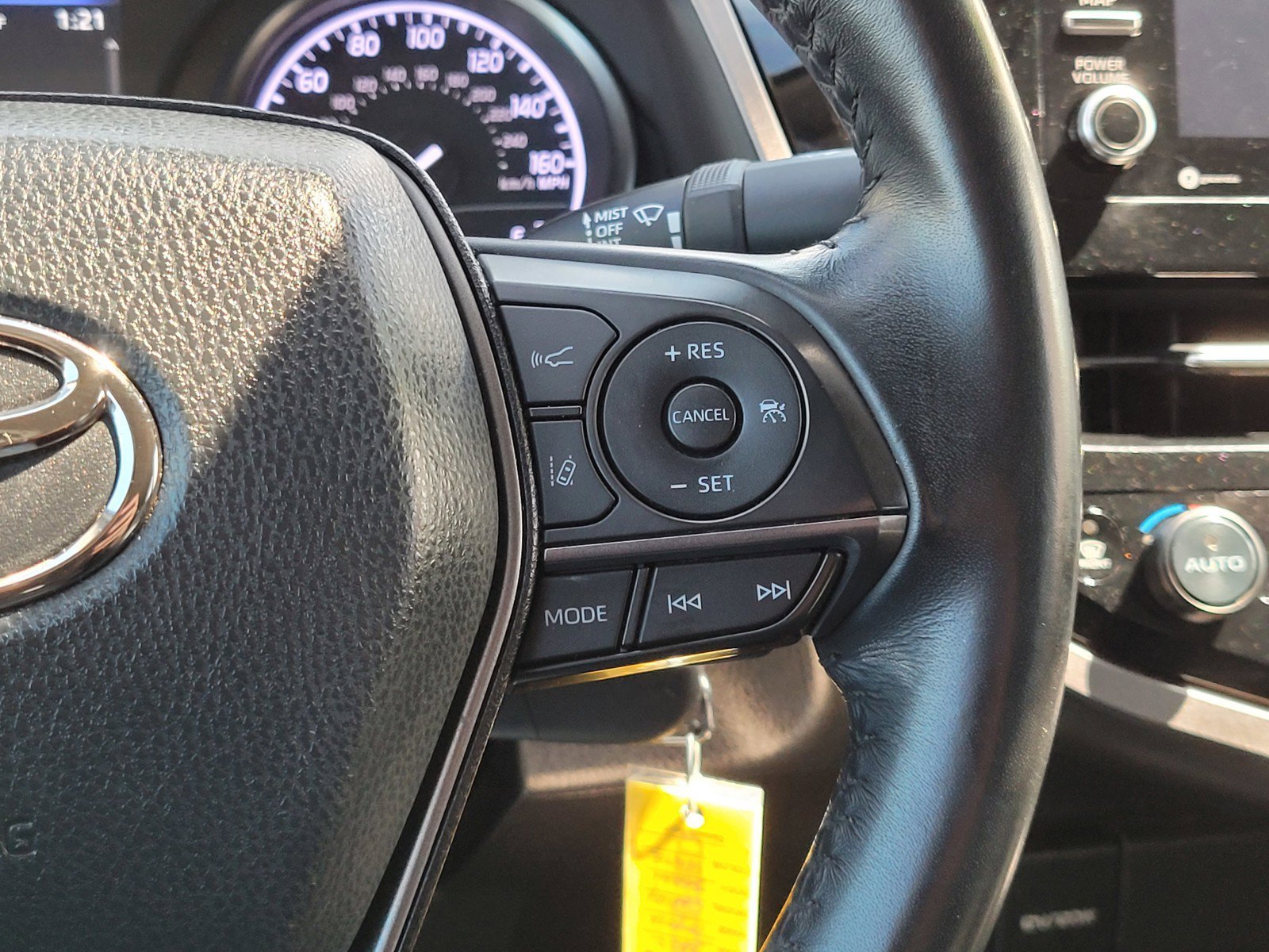 Used 2022  Toyota  image 25