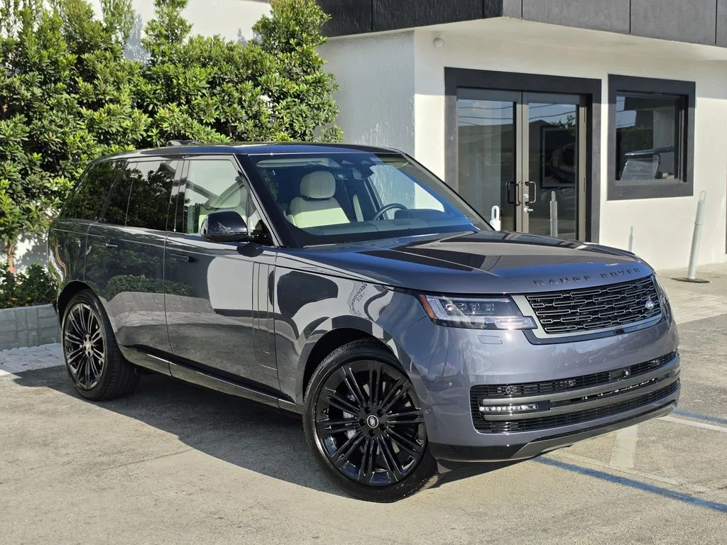 Used 2025 Gray Land Rover SE image 2