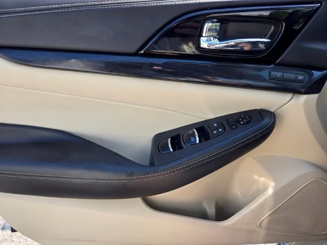 Used 2023 White Nissan Platinum image 35