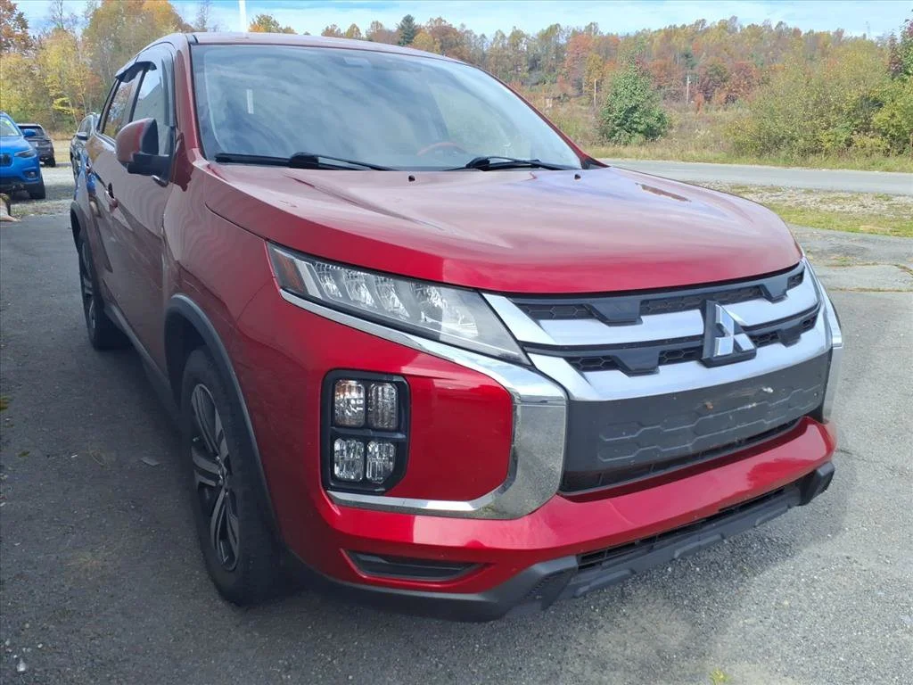 Used 2022  Mitsubishi  image 5