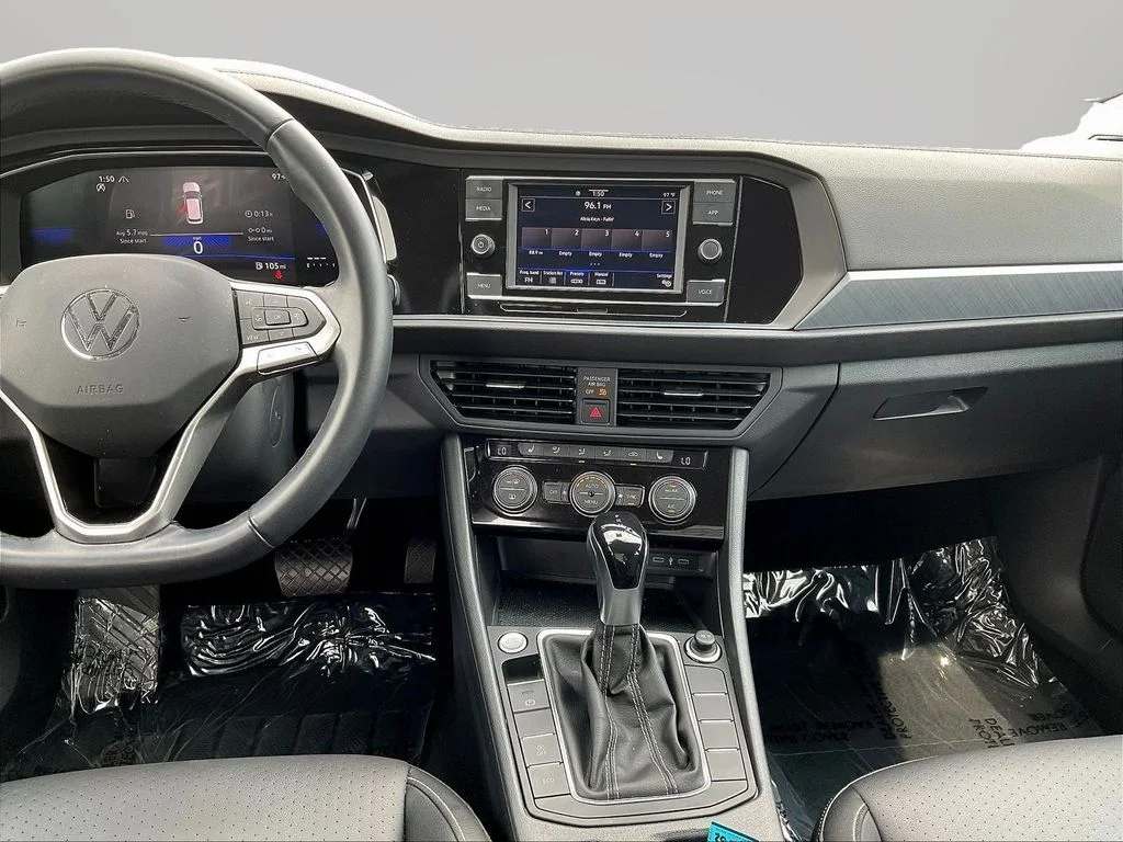 Certified Used 2023 Silver Volkswagen 1.5T SE image 9