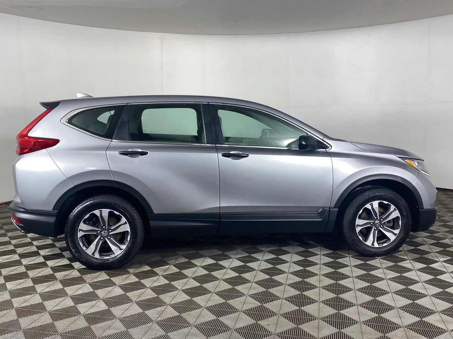Used 2018 Lunar Silver Metallic Honda LX image 4