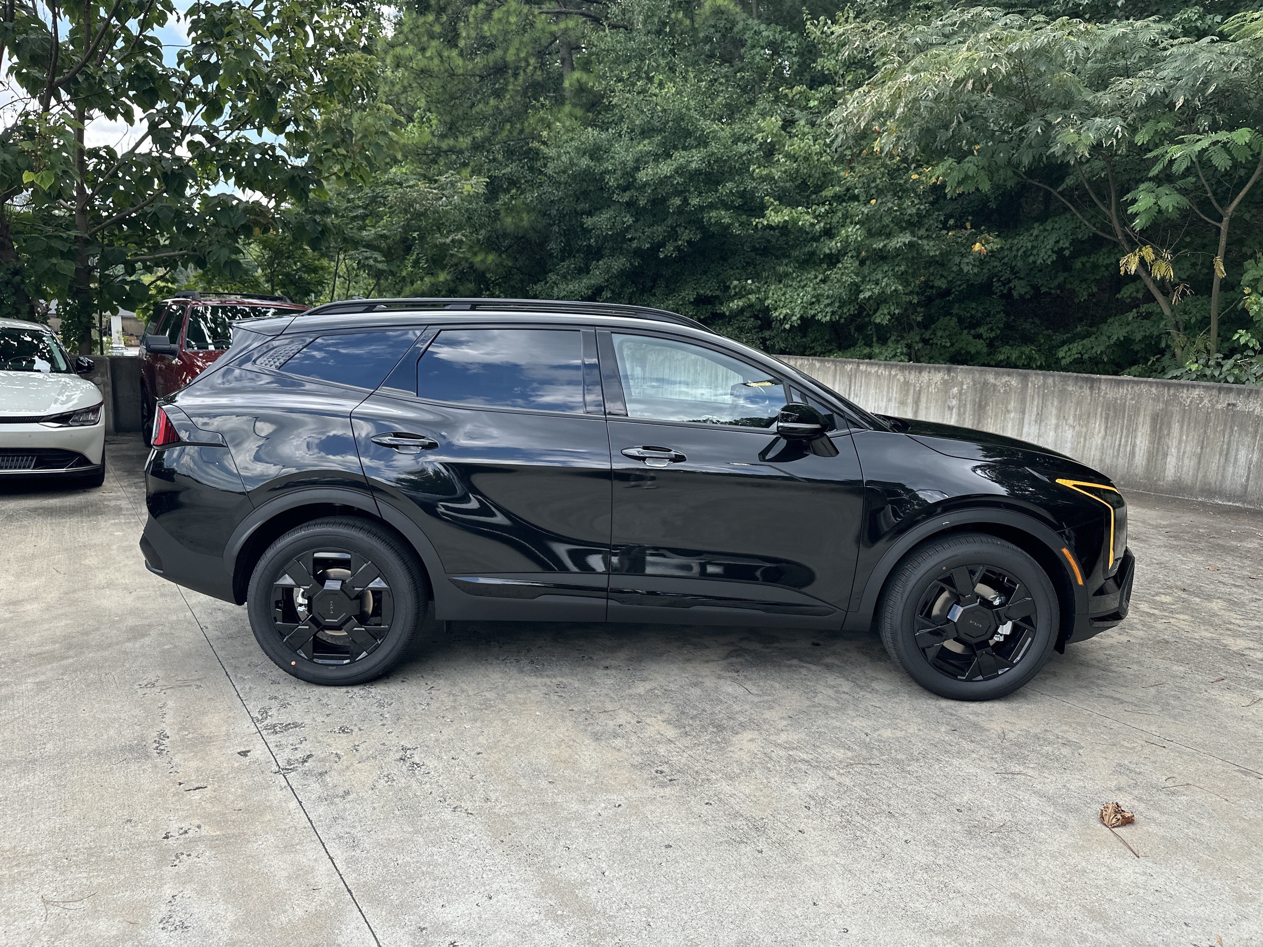 New 2027 Fusion Black Kia X-Line image 5