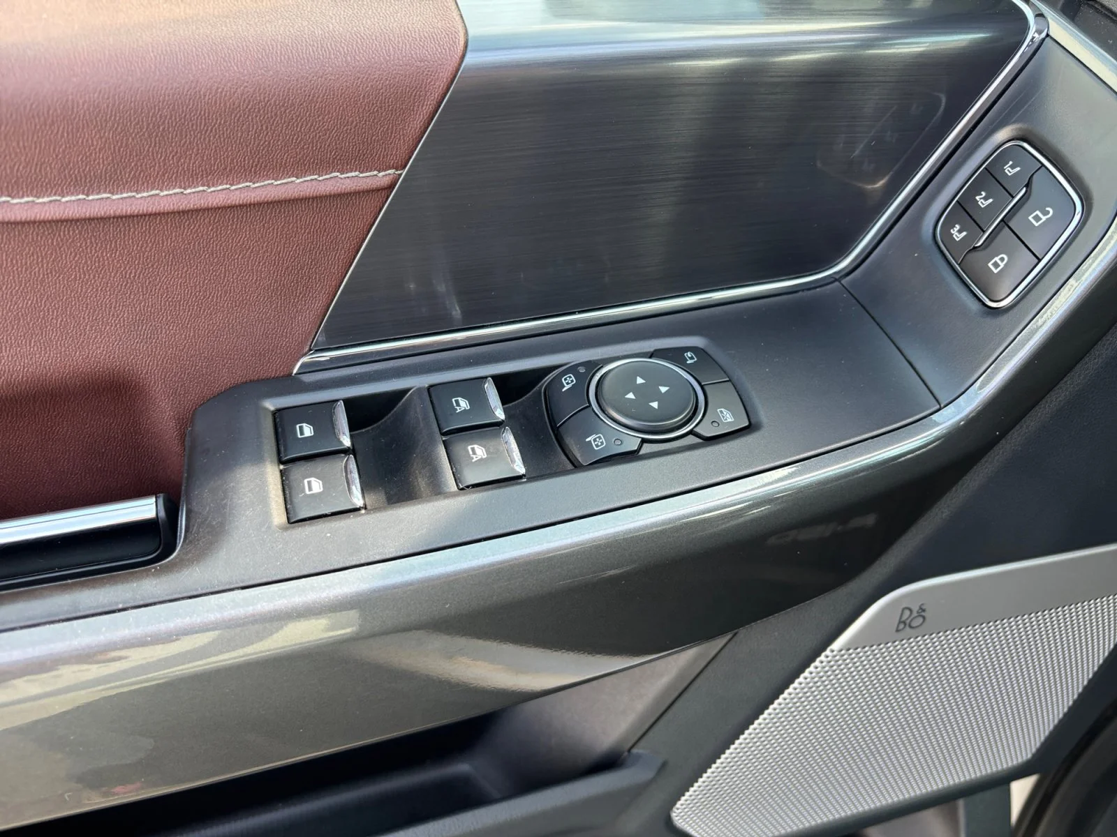 Used 2023 White Ford LARIAT image 11