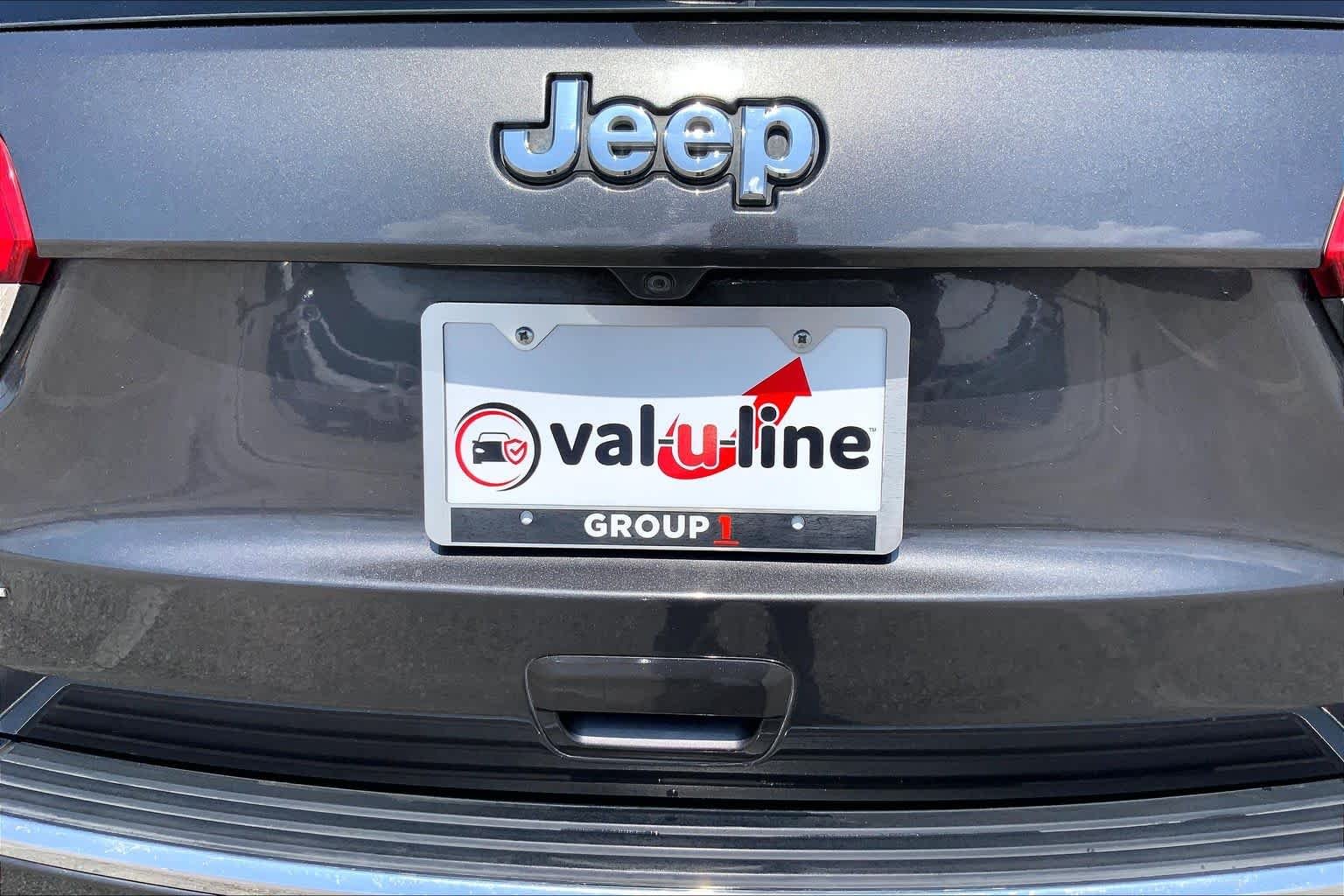 Used 2017 Granite Crystal Metallic Clearcoat Jeep Limited image 10