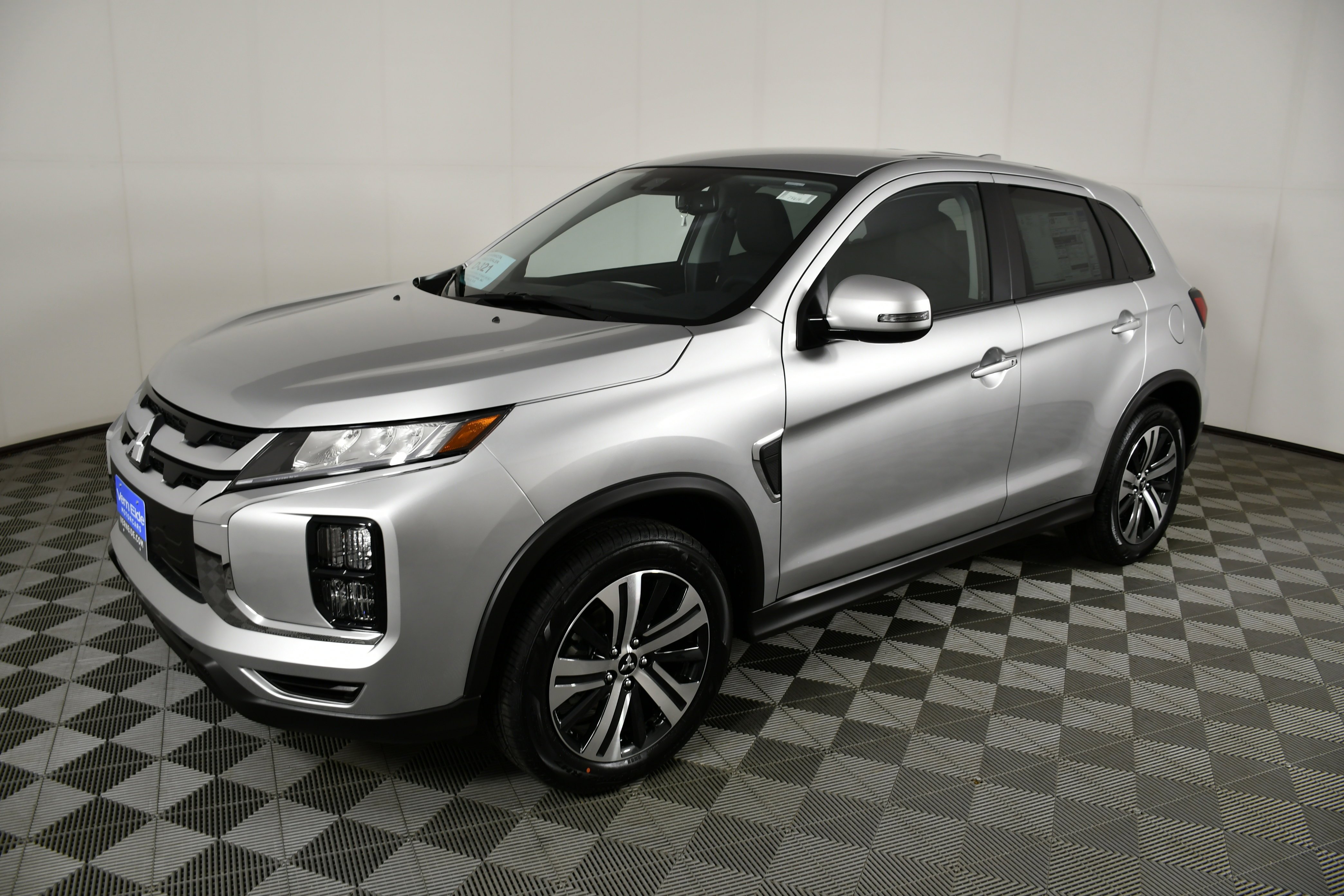 New 2026 Alloy Silver Metallic Mitsubishi SE image 10