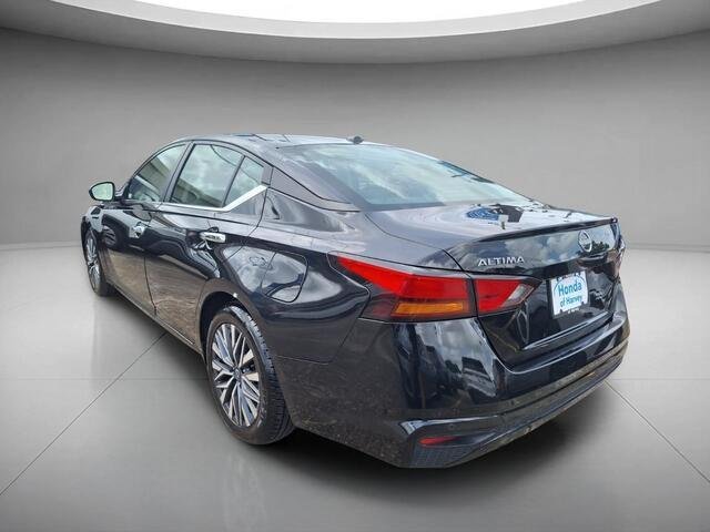 Used 2024 Super Black Nissan 2.5 SV image 3