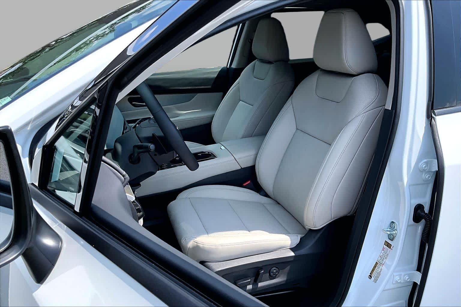 New 2026 Everest White Pearl TriCoat Nissan SL image 9