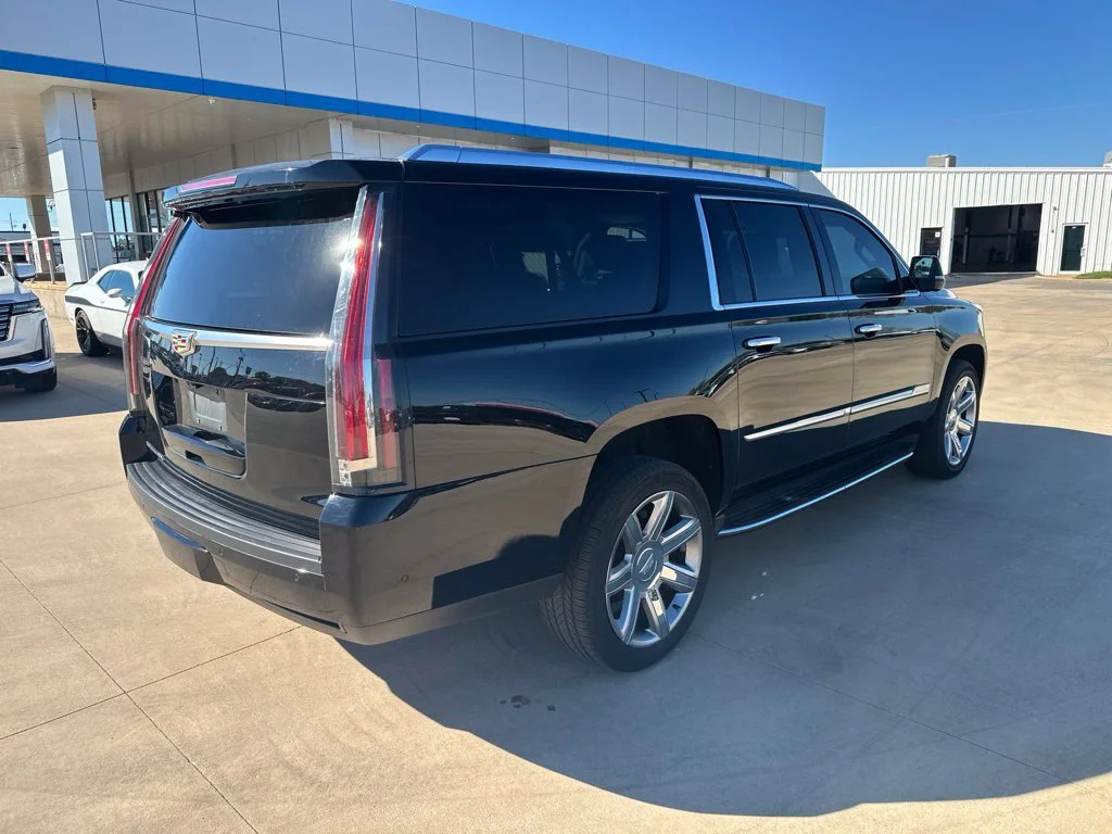 Used 2018 BLACK RAVEN Cadillac Luxury image 32