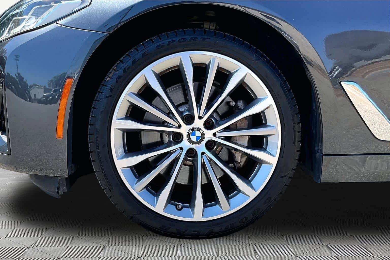 Used 2022 Dark Graphite Metallic BMW 530i image 11