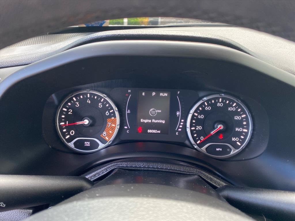 Used 2020 Glacier Metallic Clearcoat Jeep Latitude image 18
