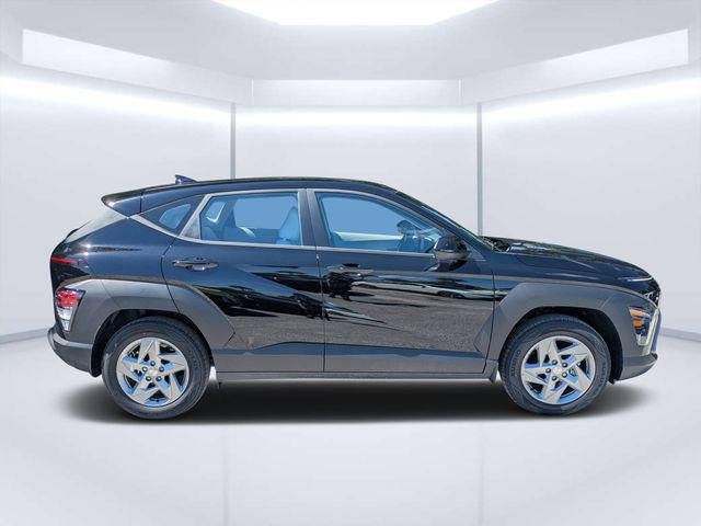 New 2026 Black Hyundai SE FWD image 2