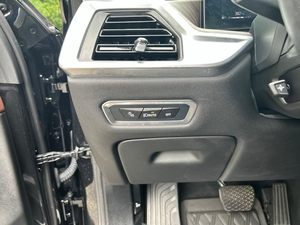 Used 2024 Black BMW xDrive40i image 24