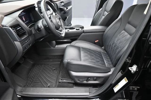 Used 2023 Black Nissan Platinum image 30