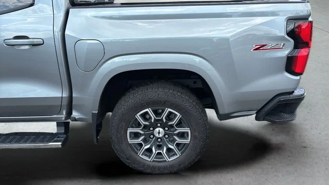 Used 2024 Gray Chevrolet Z71 image 29