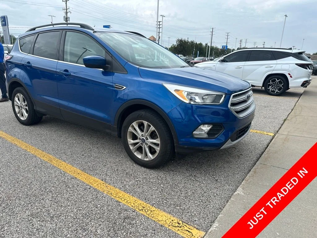 Used 2018 Blue Ford SE image 6