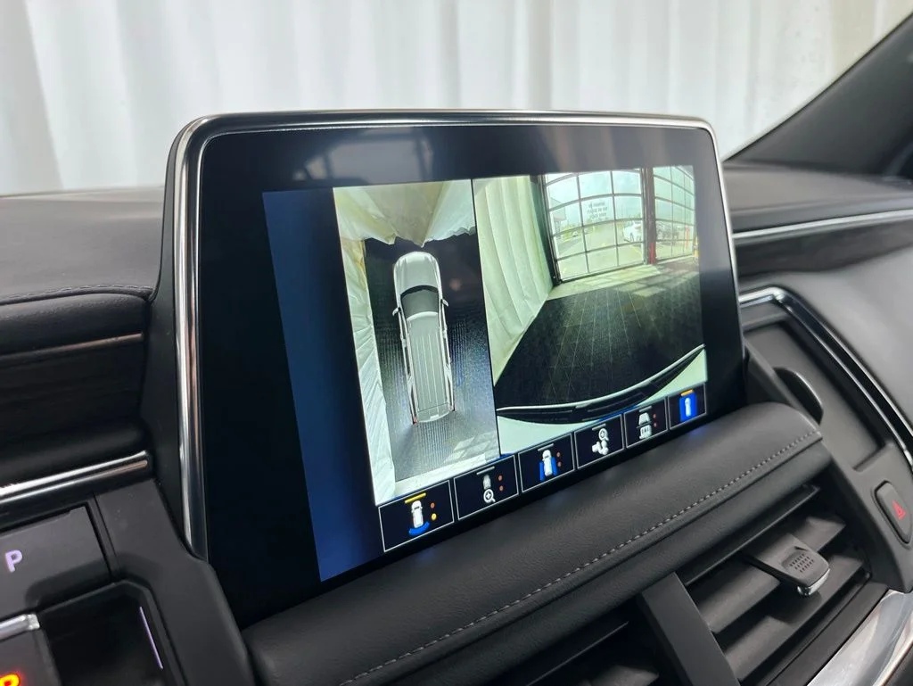 Used 2022 White Chevrolet Z71 image 11