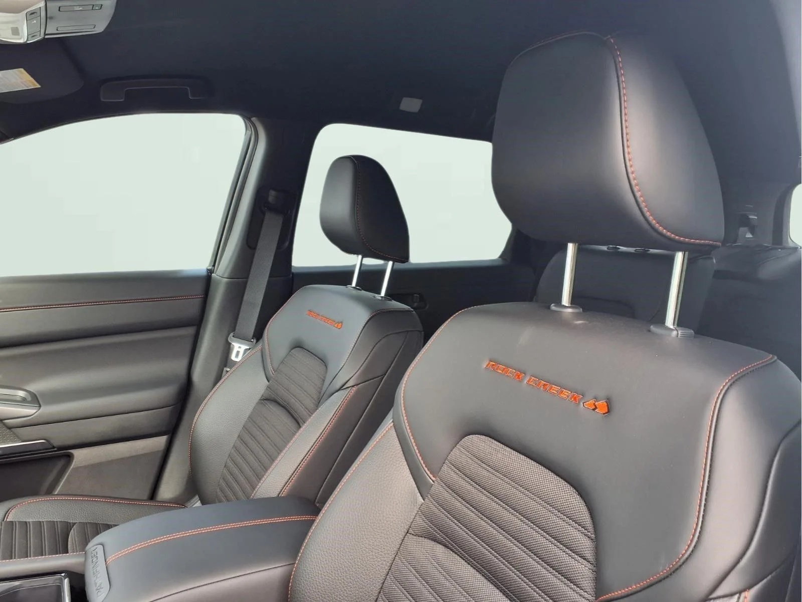 New 2026 Everest White Pearl TriCoat / Super Black Two-tone Nissan Rock Creek® image 15