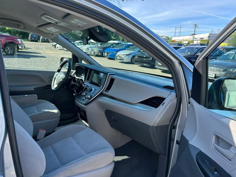 Used 2019 Silver Toyota L Minivan 4D image 18