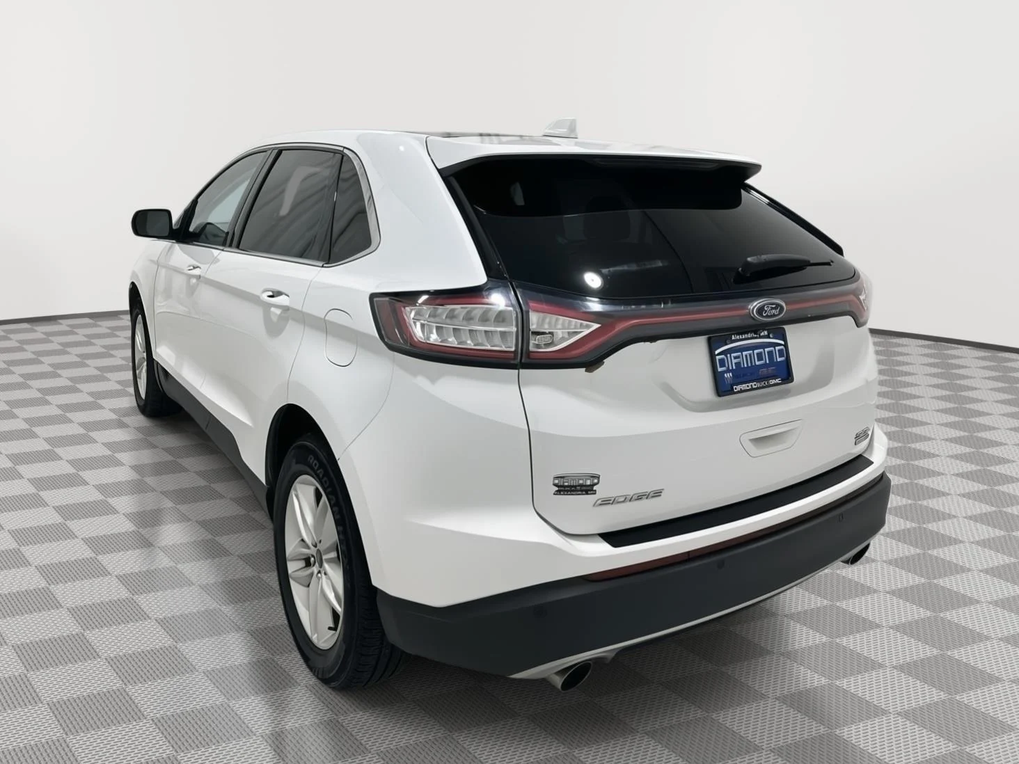 Used 2016 Oxford White Ford SEL image 3