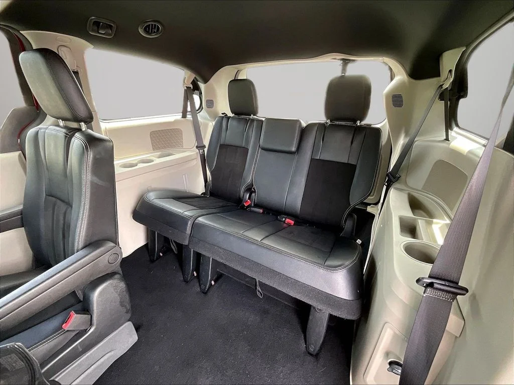 Used 2019 Red Dodge SXT image 32