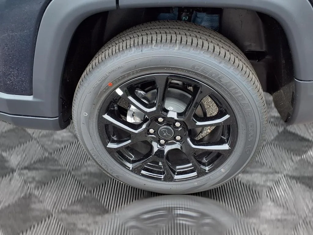 New 2026 Fathom Blue Pearl-Coat Exterior Paint Jeep Latitude image 22