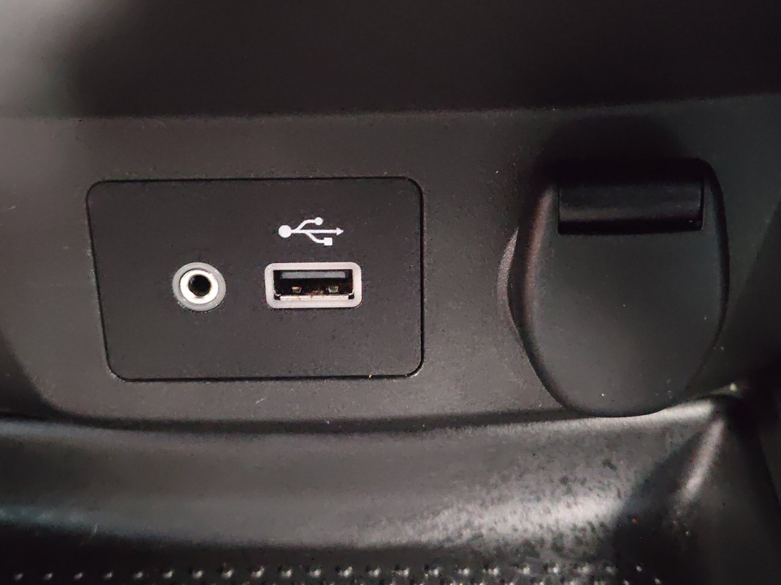 Used 2018 Brilliant Silver Nissan SV image 20