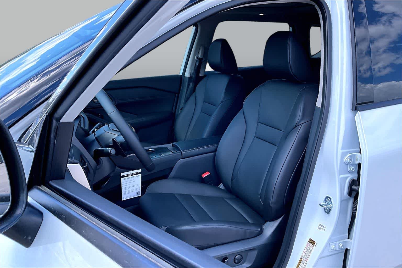 New 2026 Everest White Pearl TriCoat Nissan Dark Armor image 18