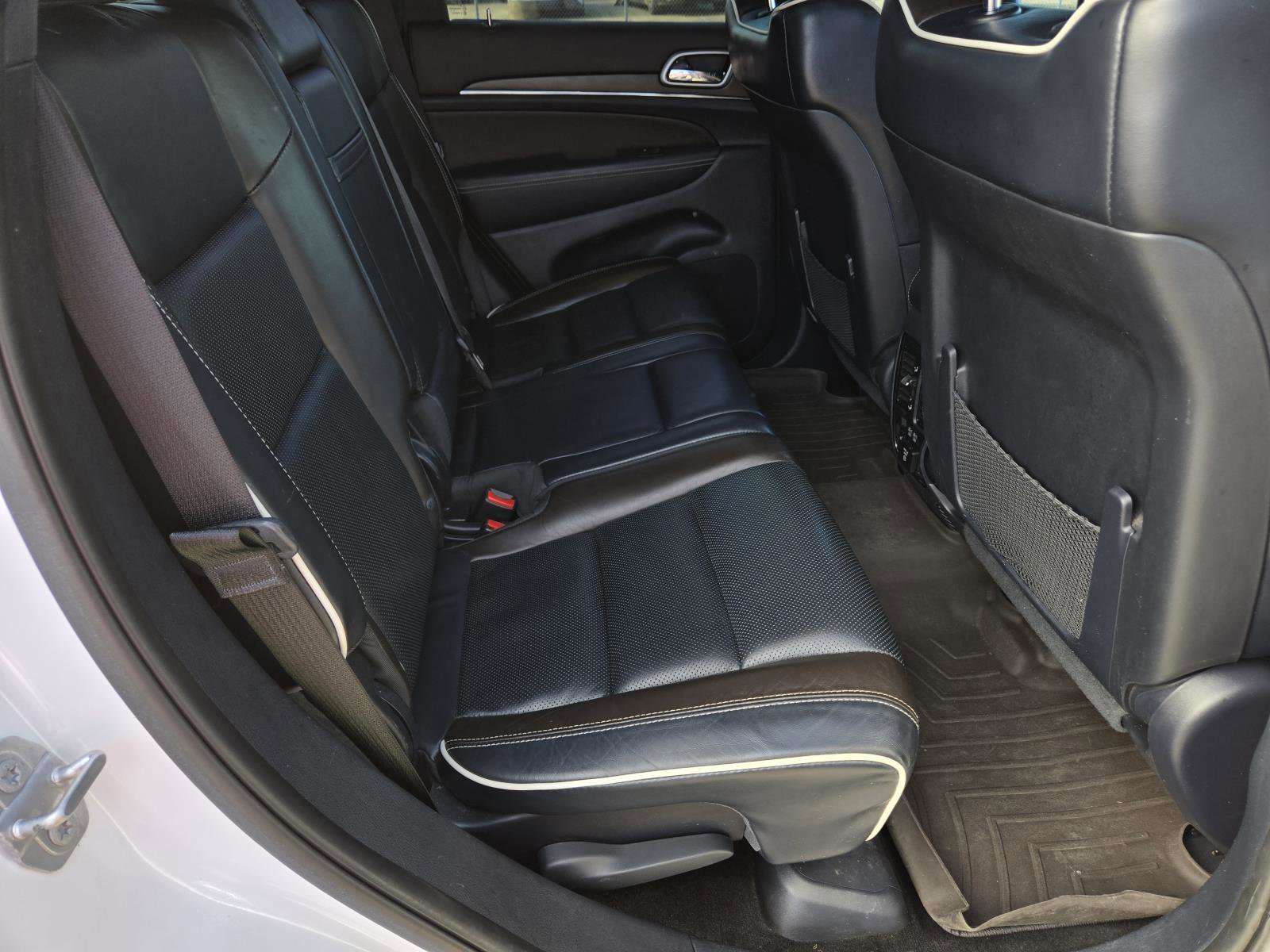 Used 2017 Ivory 3-Coat Jeep Overland image 37