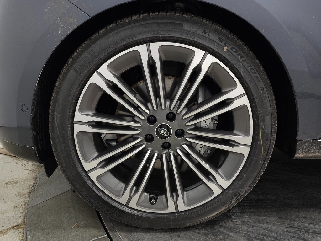 2025 LAND ROVER RANGE ROVER - Image 9