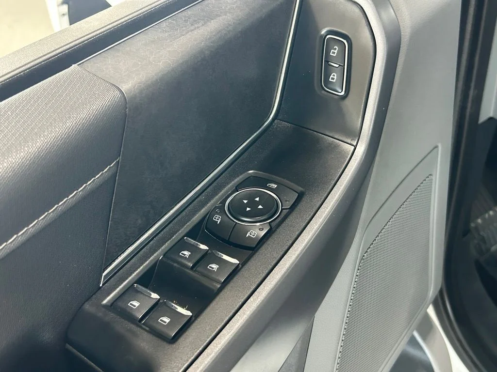 Used 2025 Oxford White Ford XLT image 19