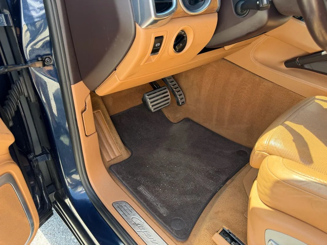 Used 2012  Porsche Turbo image 18