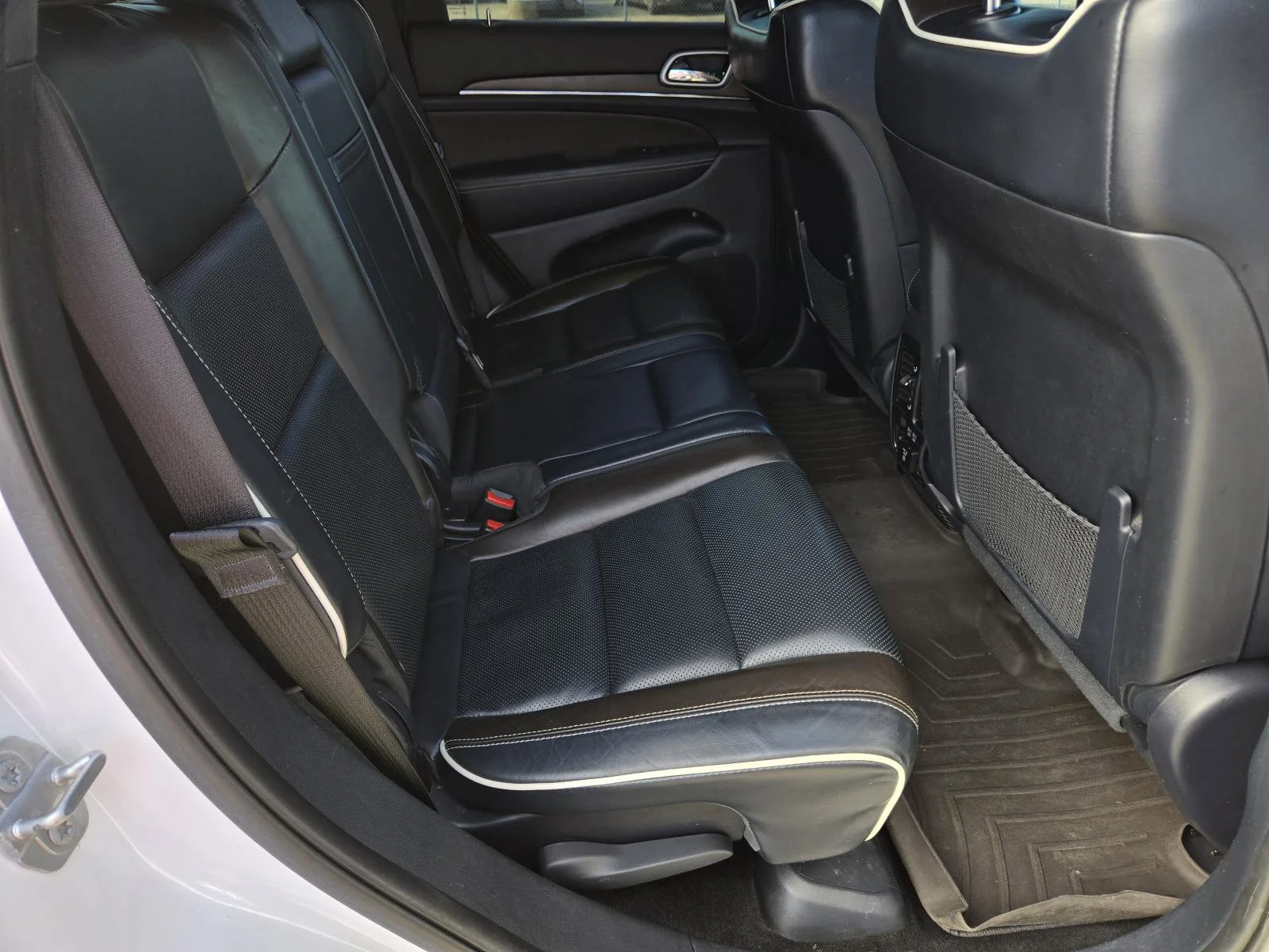 Used 2017 Ivory 3-Coat Jeep Overland image 37