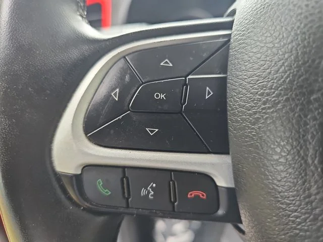 Used 2019 Red Jeep Latitude image 17
