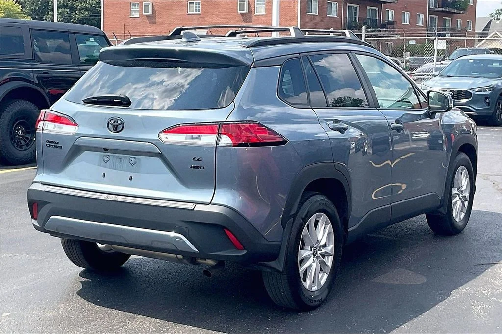 Used 2023  Toyota LE image 12