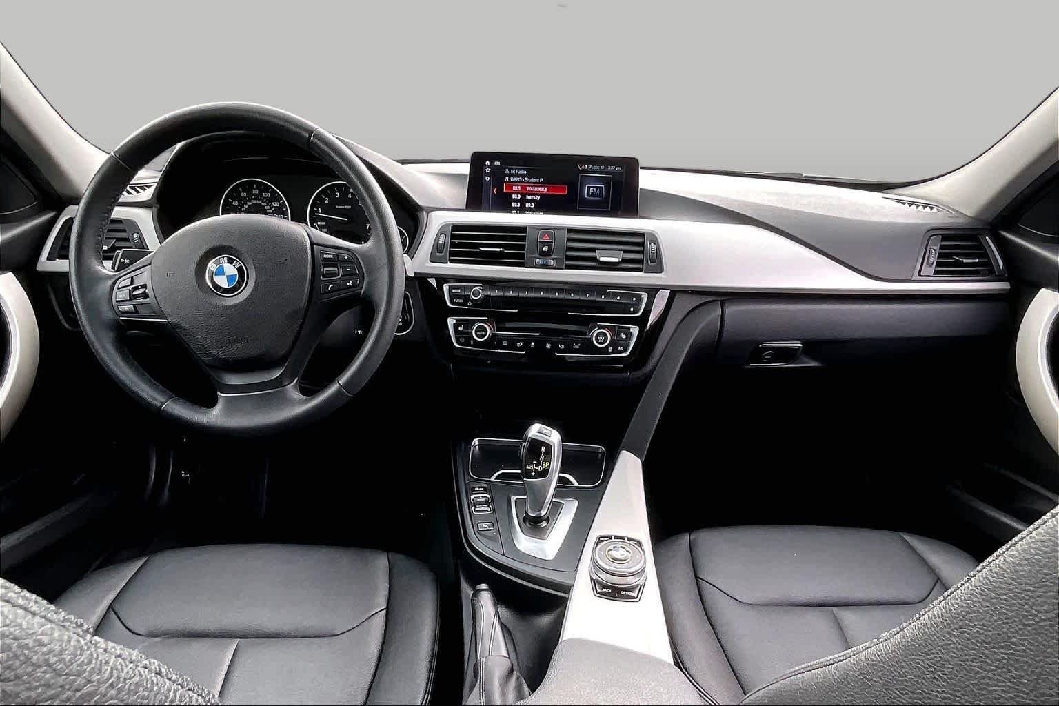 Used 2018 Mineral Gray Metallic BMW 320i xDrive image 15