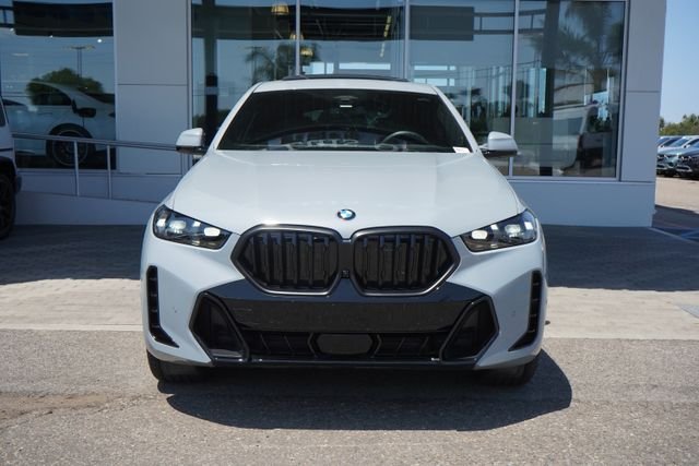 Used 2025 Gray BMW xDrive40i image 3