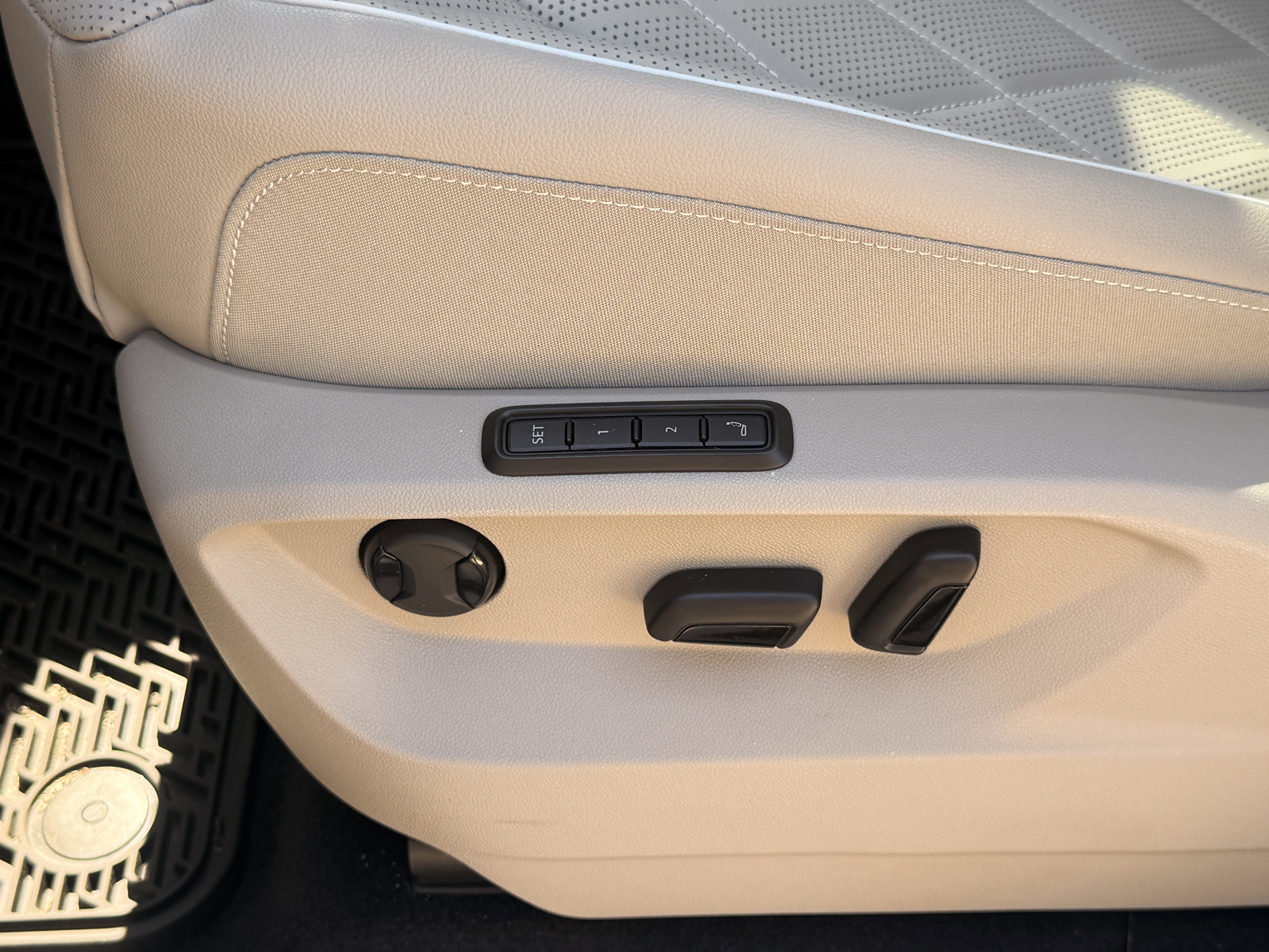 New 2026 Opal White Pearl Volkswagen 2.0T SEL Premium R-Line image 5