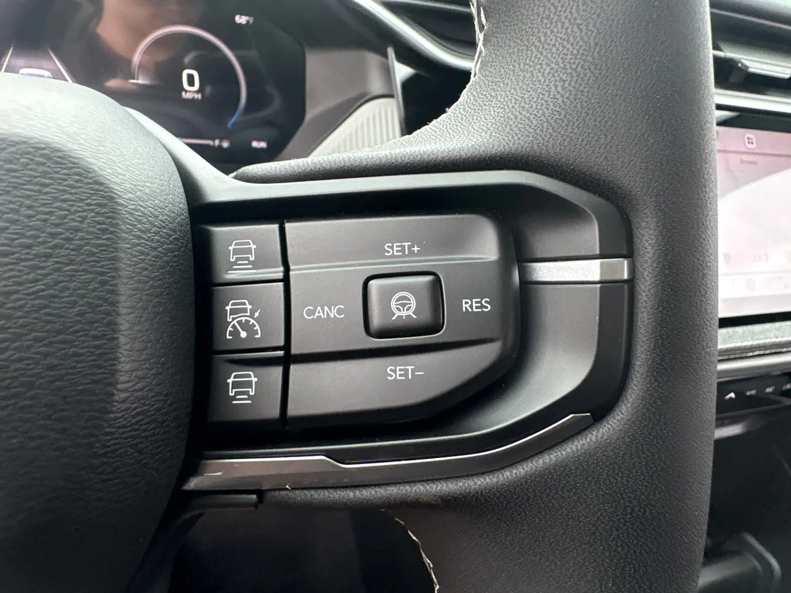 New 2026 Diamond Black Crystal Pearlcoat Jeep Laredo image 23
