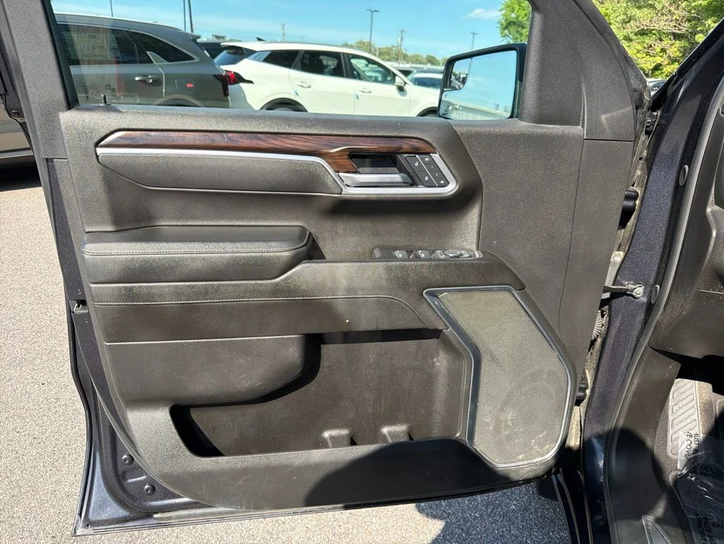 Used 2025 Silver GMC SLT image 12