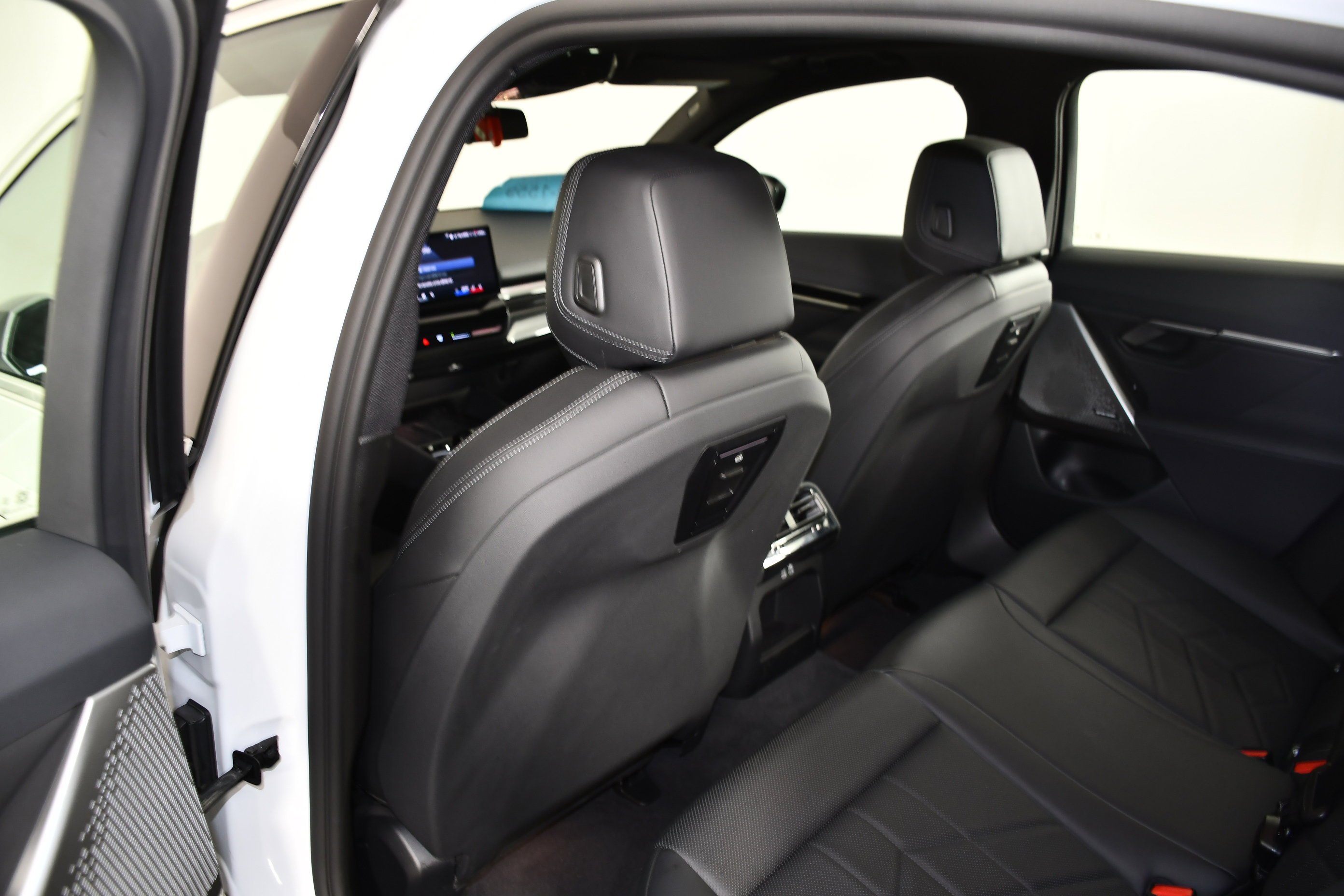 2025 BMW 5 Series 530i - Photo 47