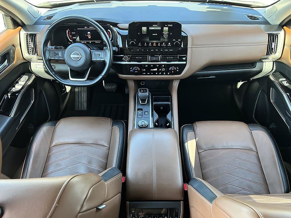 Certified Used 2024 Pearl White Tricoat Nissan Platinum image 18
