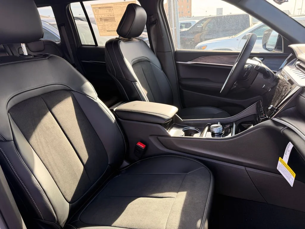 New 2026 White Jeep Altitude image 8