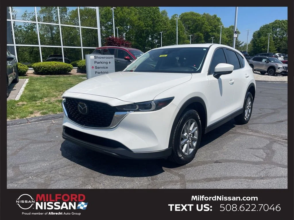2022 Mazda CX-5 S Preferred package Auto AWD's photo