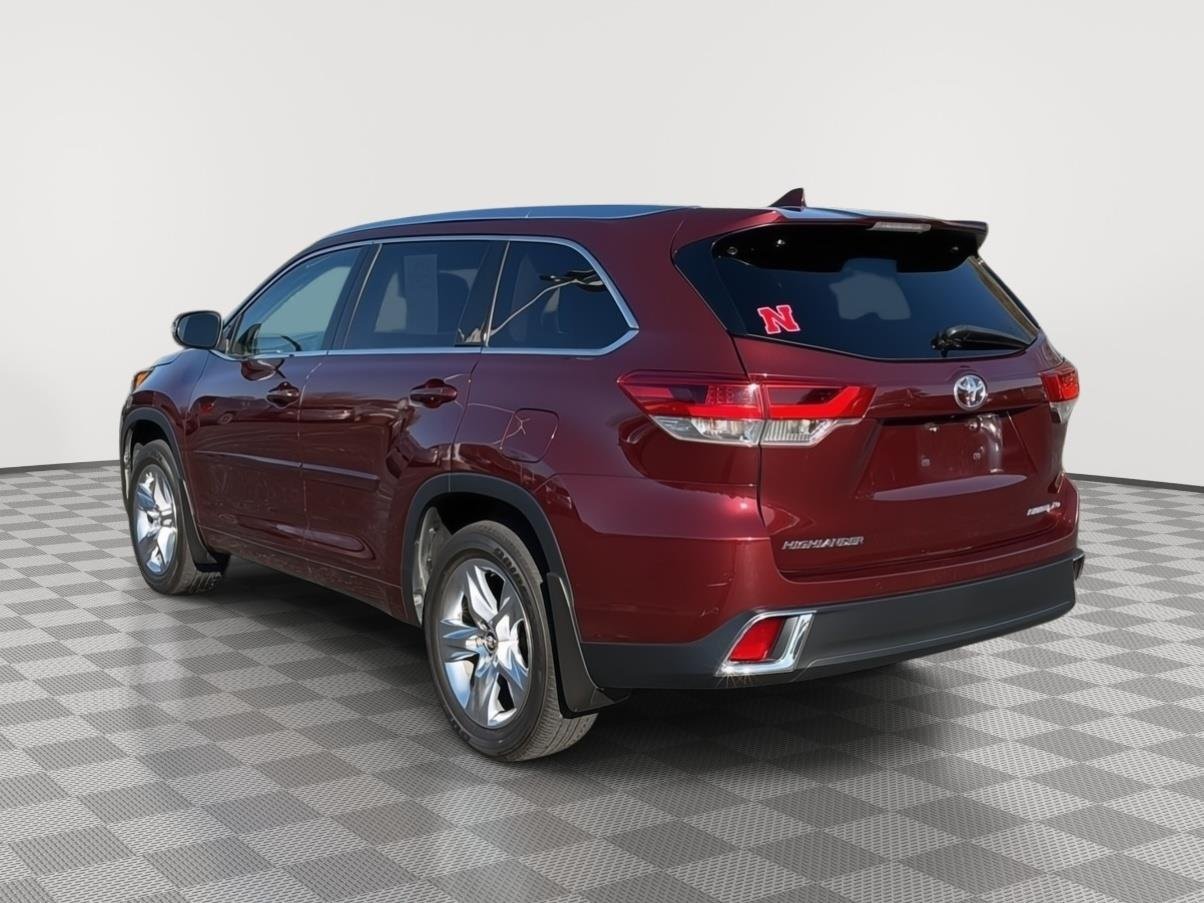 Used 2018 Ooh La La Rouge Mica Toyota Limited image 5
