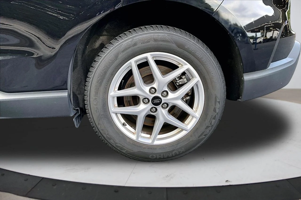 Used 2024 Black Ford SEL image 33